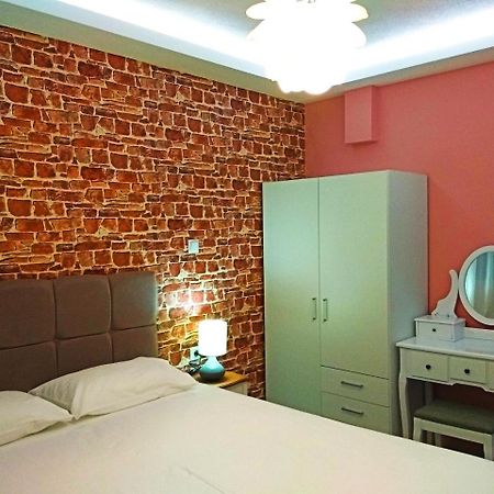 Iros Apartment Néa Péramos Dış mekan fotoğraf