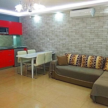 Iros Apartment Néa Péramos Dış mekan fotoğraf