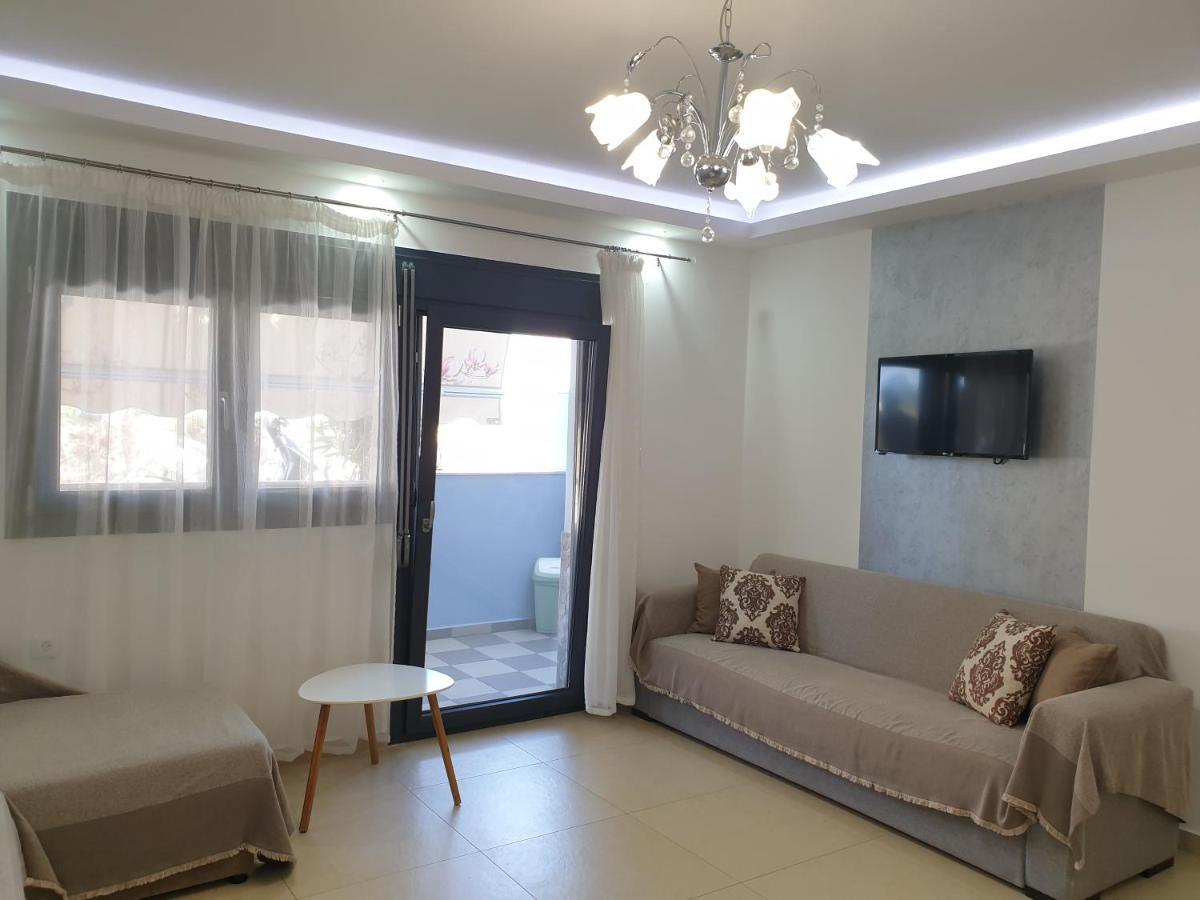 Iros Apartment Néa Péramos Dış mekan fotoğraf