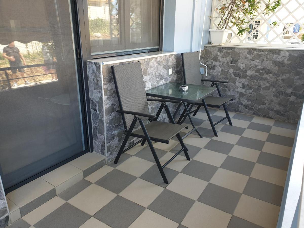 Iros Apartment Néa Péramos Dış mekan fotoğraf