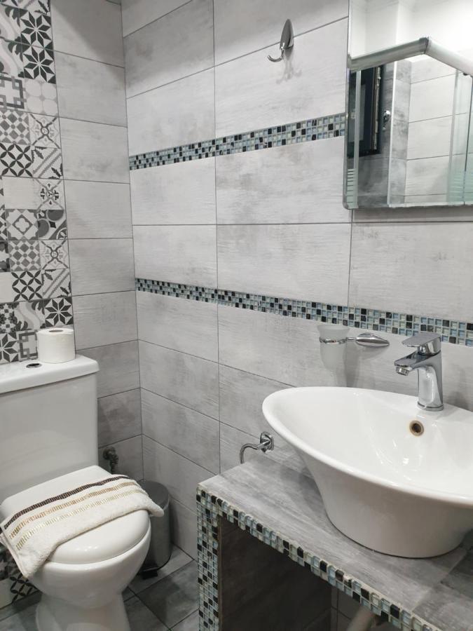 Iros Apartment Néa Péramos Dış mekan fotoğraf