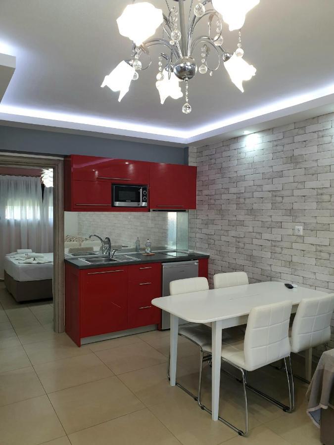 Iros Apartment Néa Péramos Dış mekan fotoğraf