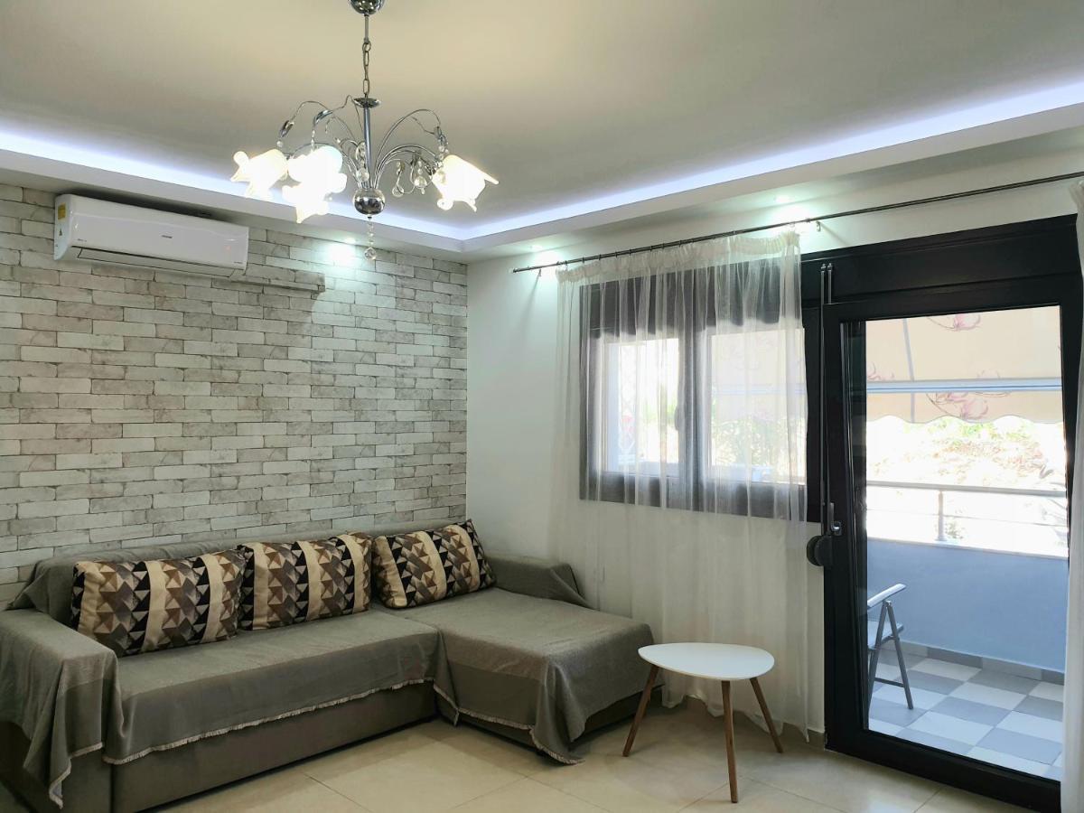 Iros Apartment Néa Péramos Dış mekan fotoğraf