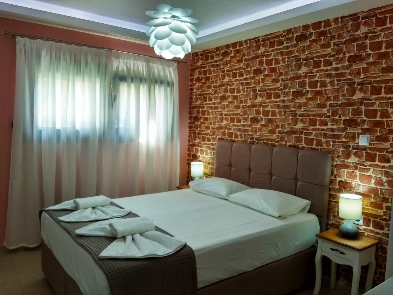 Iros Apartment Néa Péramos Dış mekan fotoğraf