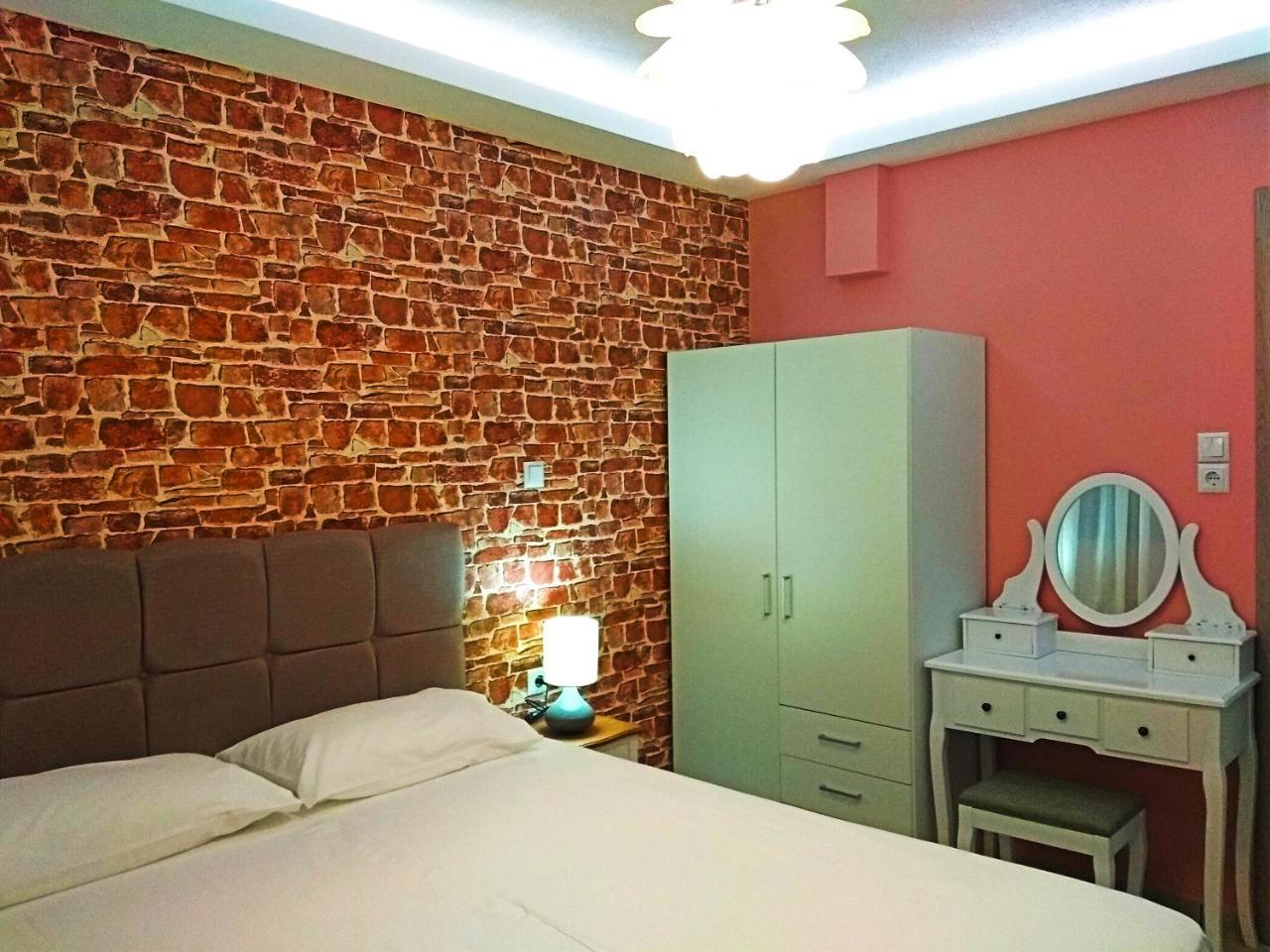 Iros Apartment Néa Péramos Dış mekan fotoğraf