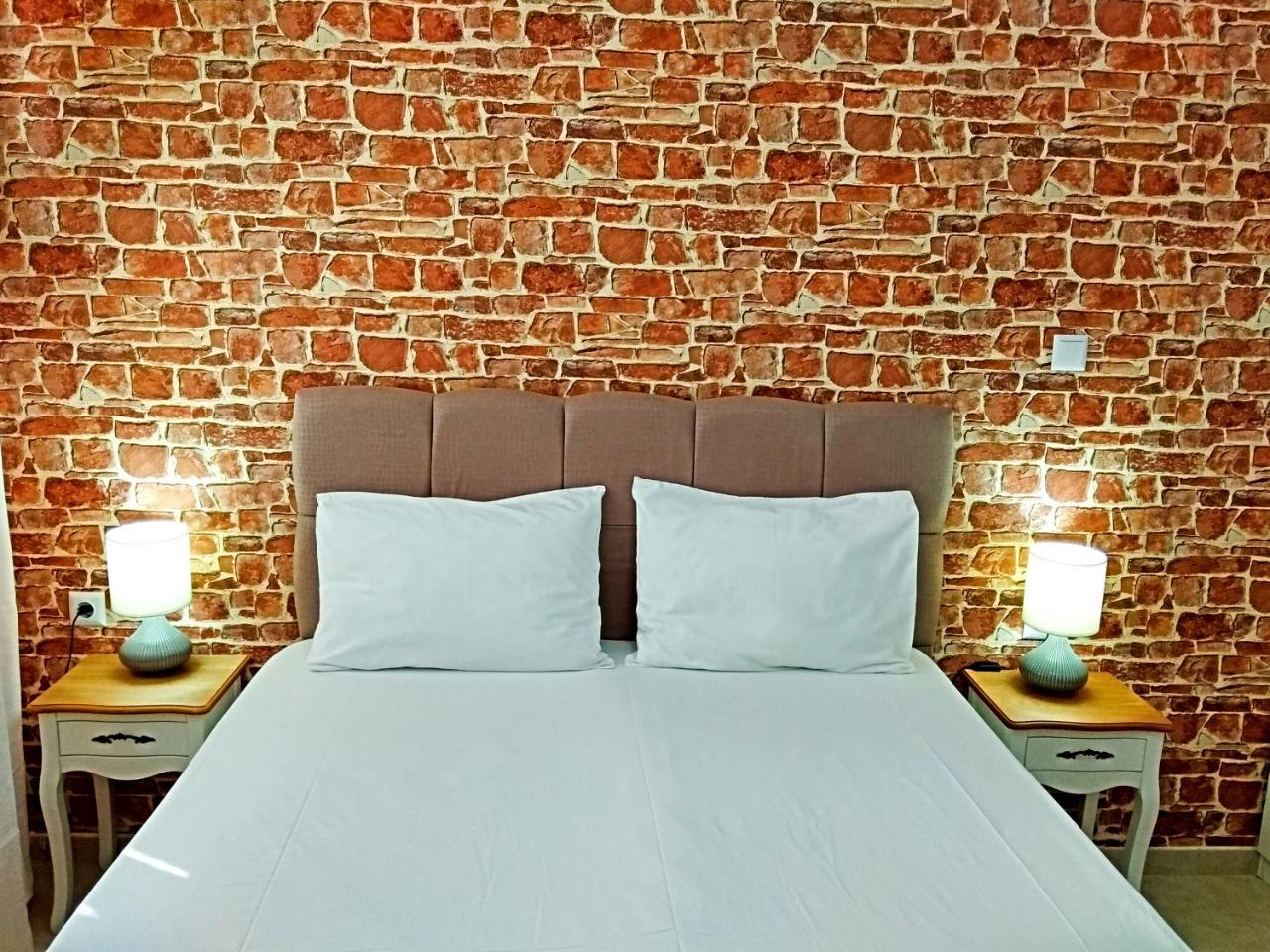 Iros Apartment Néa Péramos Dış mekan fotoğraf
